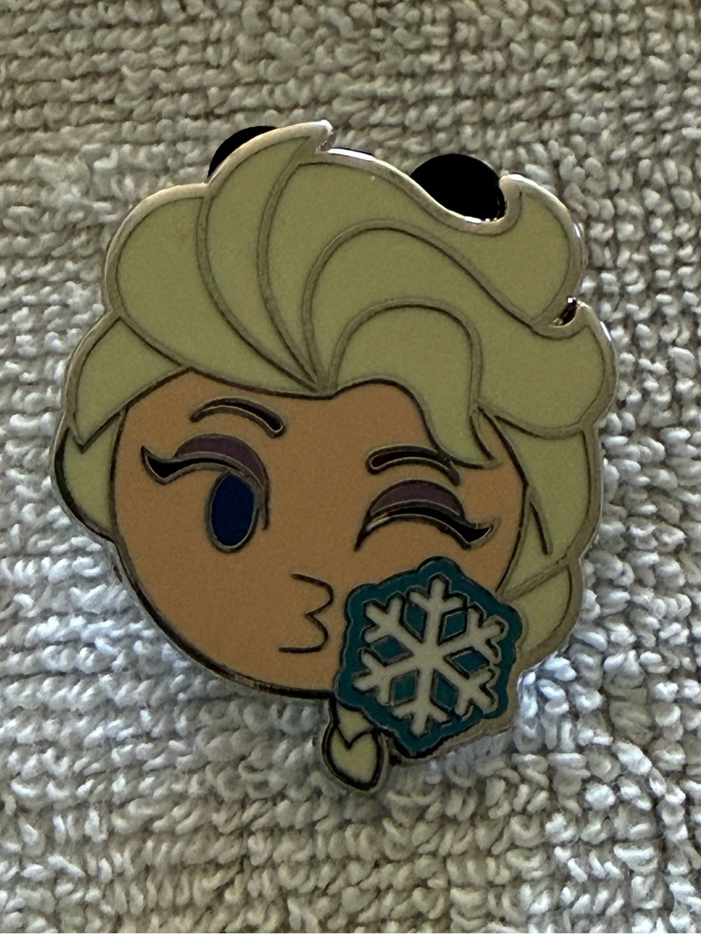 Disney Frozen Elsa Emoji Snowflake Trading Pin 2017